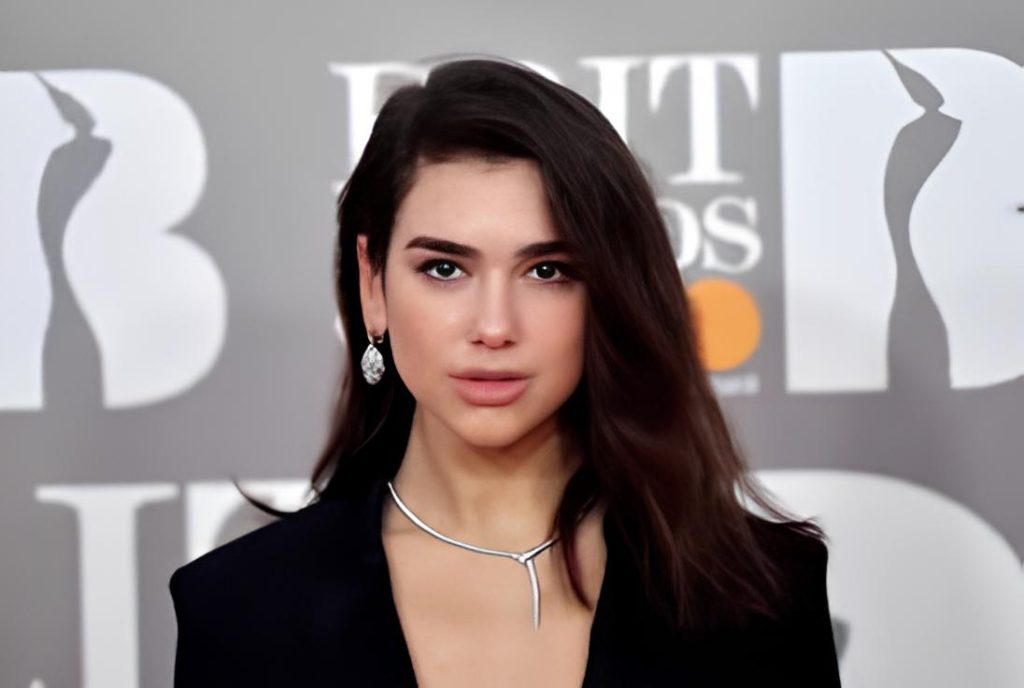 Foto Dua Lipa yang batal Konser di Indonesia oleh Esensi TV