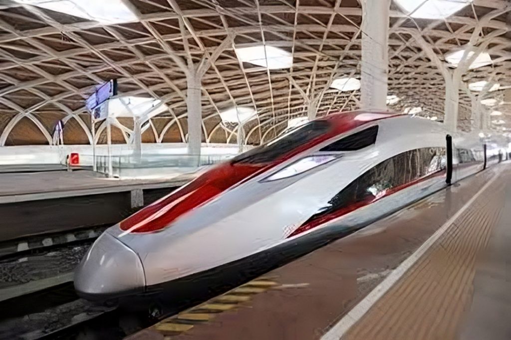 Foto kereta cepat Jakarta Bandung atau Whoosh yang kini sedang populer oleh Tribatra News