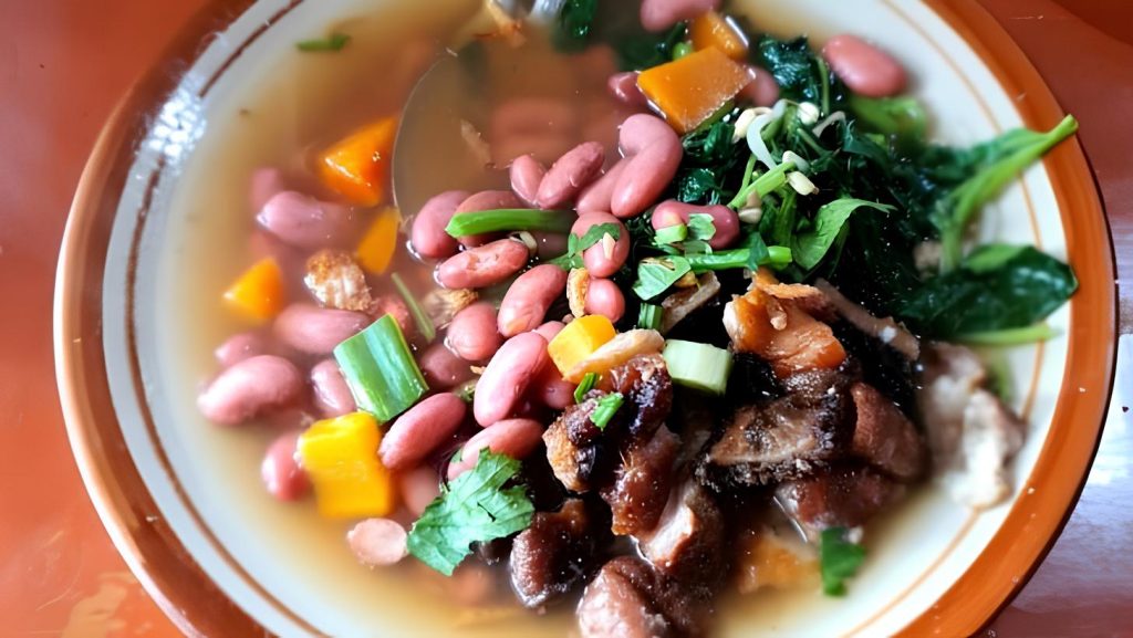 Foto makanan khas Magelang yaitu Sop Senerek Bu Atmo