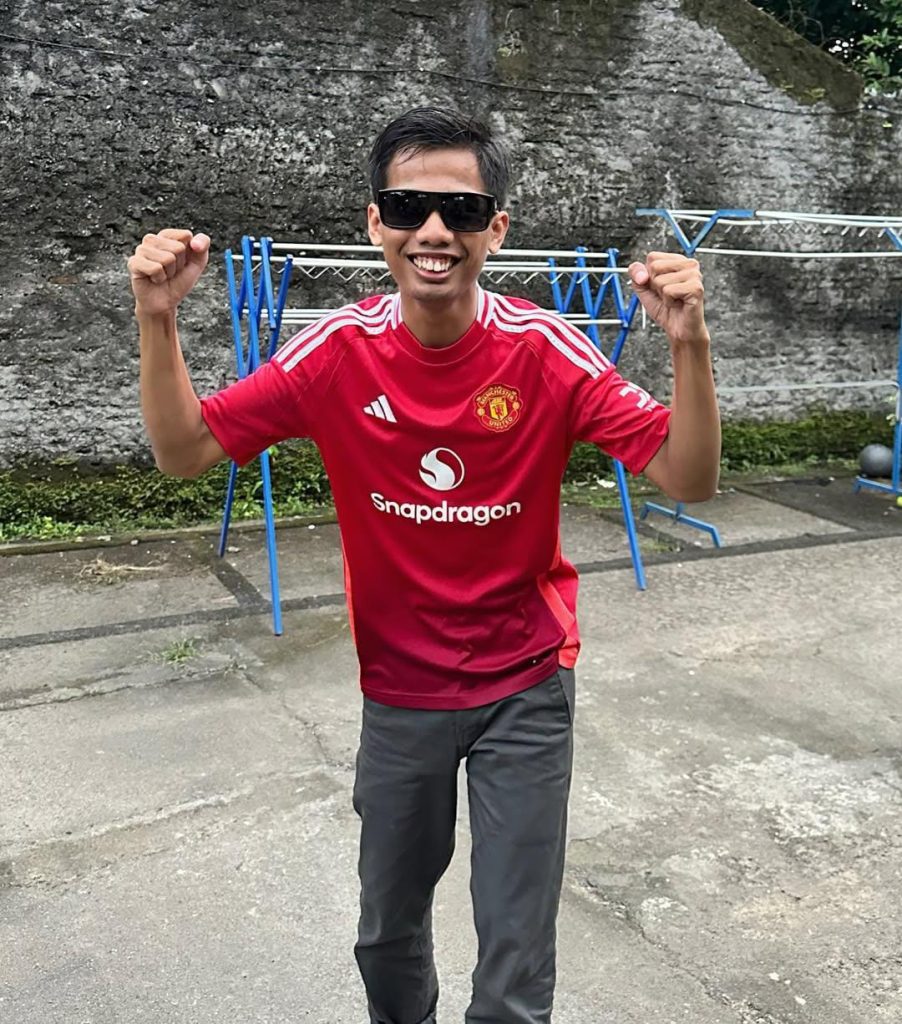 Foto Agus Magelangan yang mengawali karir dari warnet, blogger, redaktur, penulis novel, hingga penulis film oleh Instagram: agusmagelangan