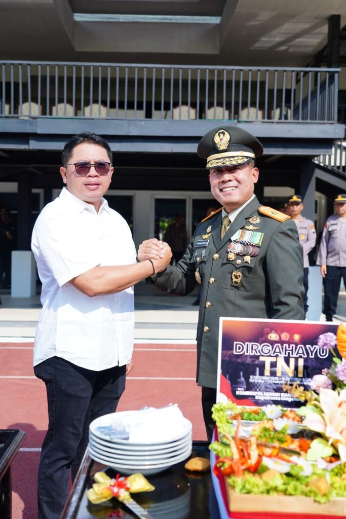 Kehadiran Walikota Magelang Damar Prasetyo dalam upacara HUT TNI Ke-80 di Akademi Militer oleh Akmil.id
