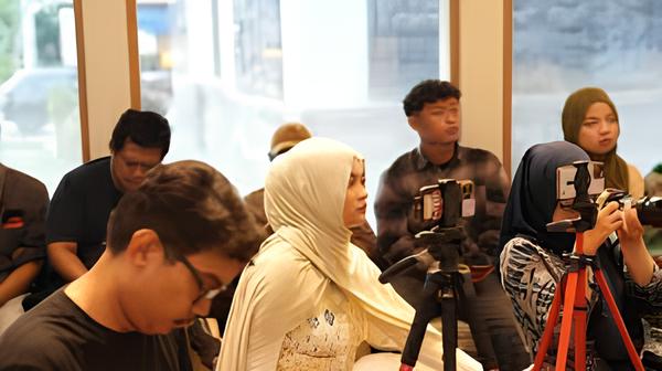 Foto Hasna Naila mahasiswa Ilkom Unimma yang tengah mengeksplor dirinya ketika magang di Badan Otorita Borobudur