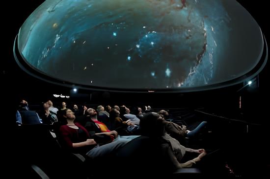 Foto keseruan dalam event Piknik Malam Bersama Supermoon di Planetarium Jakarta oleh Tiket.com